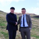 Per Martin Gregersen, borgarstjóri og Sigtór Petersen, stjóri í J&K Petersen